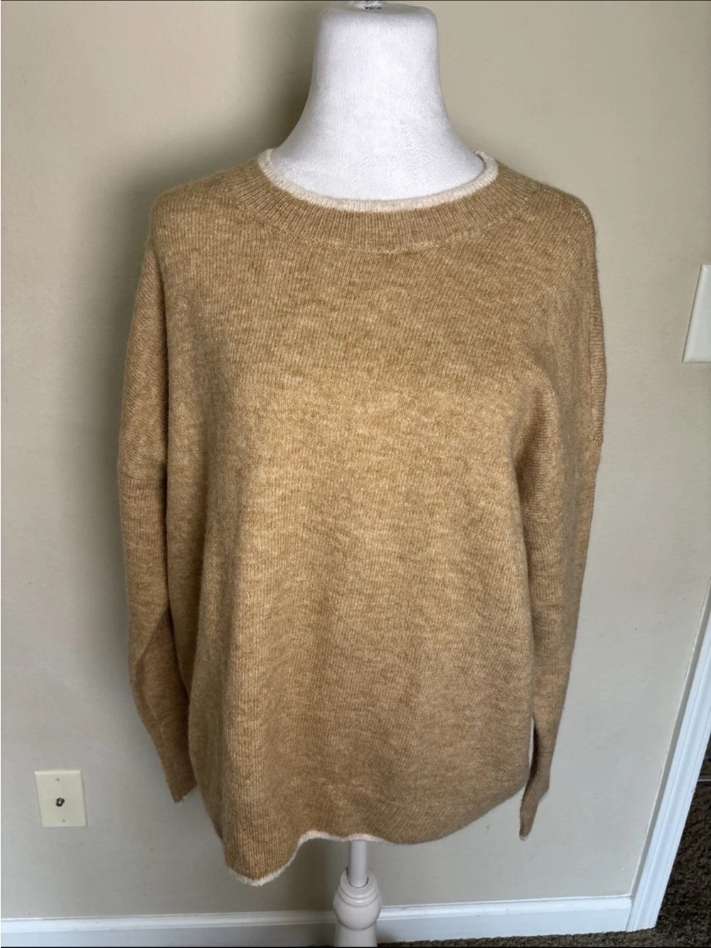 Vince Camuto Women’s Cozy Yarn Crewneck Sweater Latte Heather Size Small NWOT